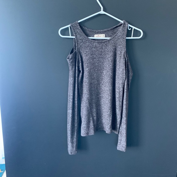 Shoulder slit top - Picture 2 of 3